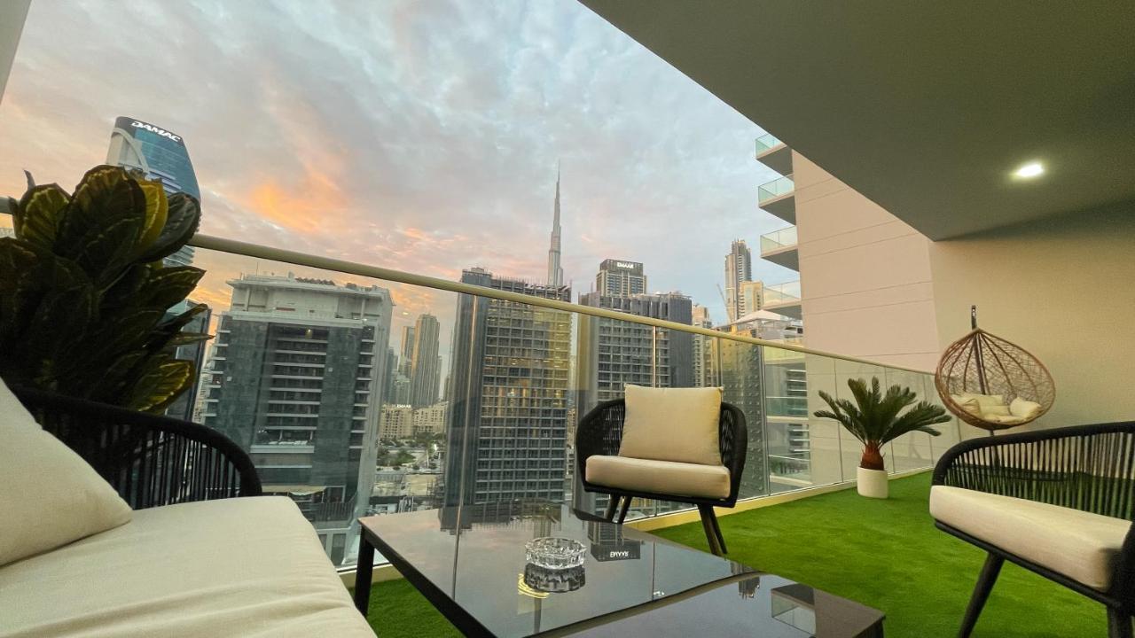 Luxury 2 Bedroom With Burj Khalifa View Dubai Exteriör bild