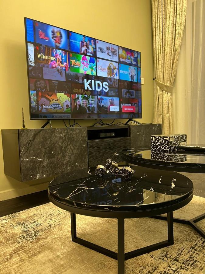 Luxury 2 Bedroom With Burj Khalifa View Dubai Exteriör bild
